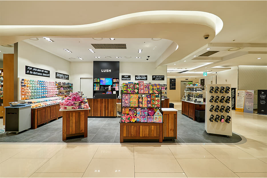 러쉬 갤러리아 타임월드점 매장 이미지