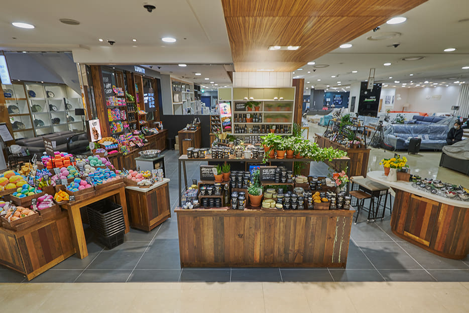 러쉬 롯데백화점 대전점 매장 이미지