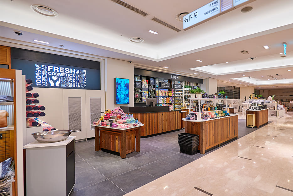 러쉬 신세계백화점 천안아시아점 매장 이미지