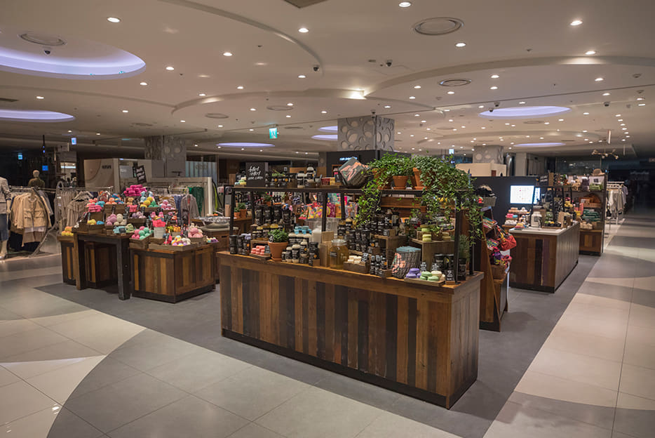 러쉬 롯데백화점 중동점 매장 이미지