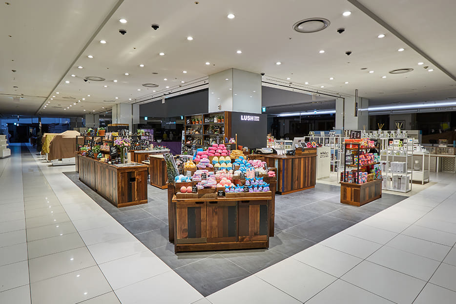 러쉬 롯데백화점 평촌점 매장 이미지