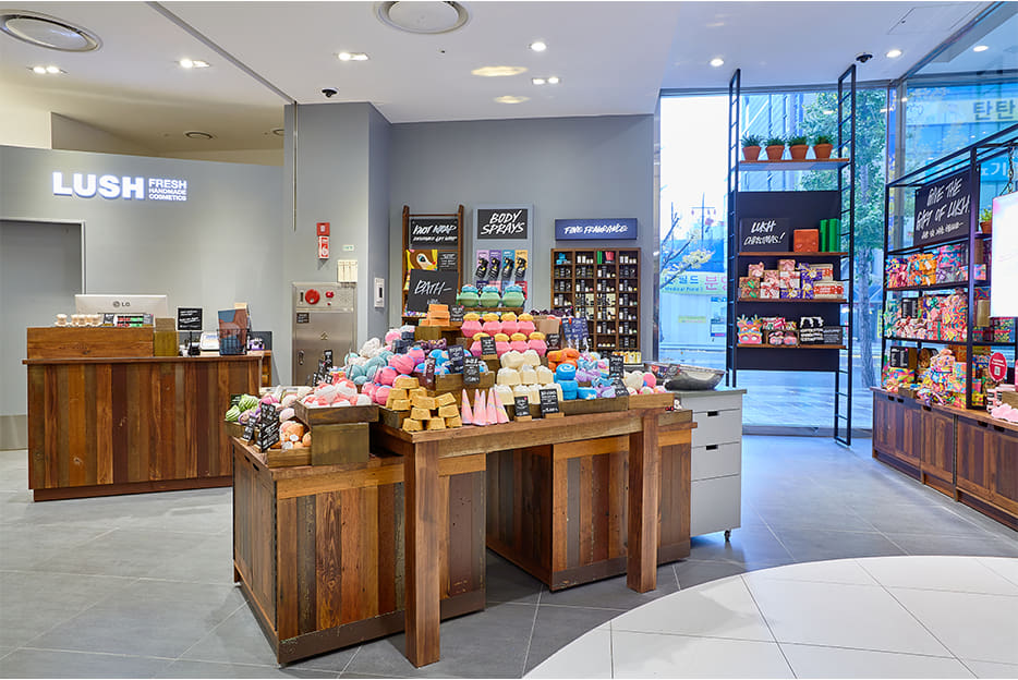 러쉬 롯데백화점 창원점 매장 이미지