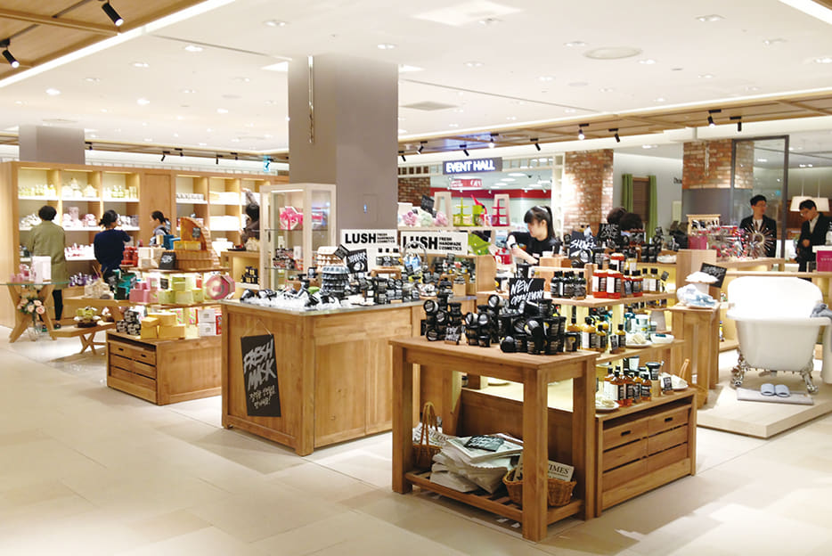 러쉬 신세계백화점 마산점 매장 이미지