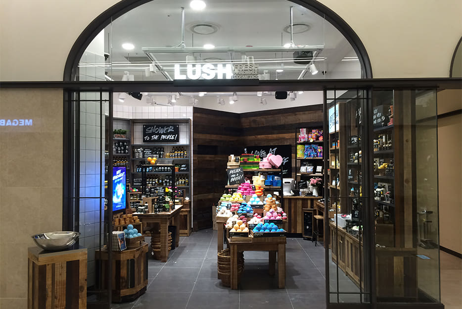 러쉬 신세계백화점 강남점 매장 이미지