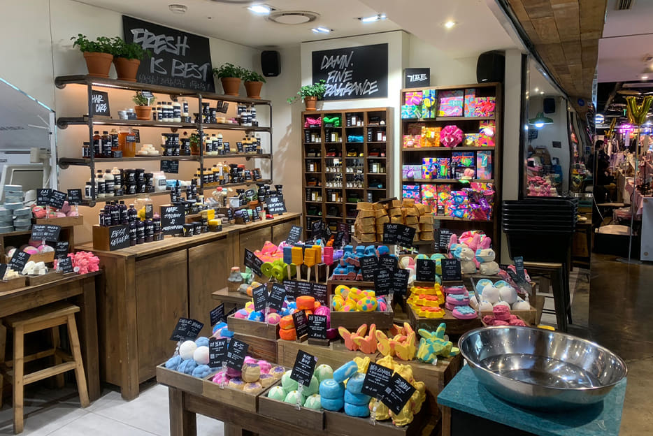 러쉬 현대백화점 신촌점 매장 이미지