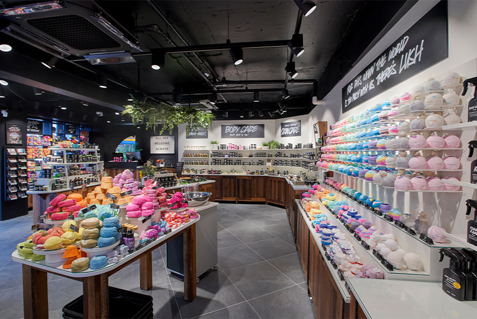 러쉬 홍대점 매장 이미지