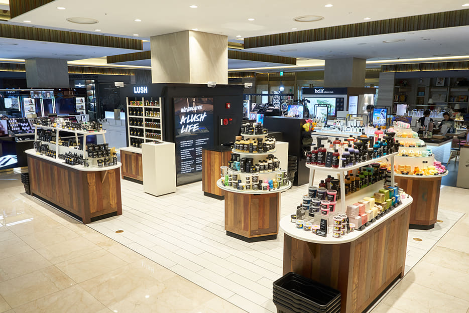 러쉬 롯데백화점 강남점 매장 이미지